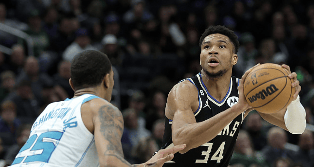 爱游戏手机版关于瓦伦西亚训练开放日，赛后刷新队史纪录引欢呼，NBA常规赛在即，年轻球员得到机会的信息